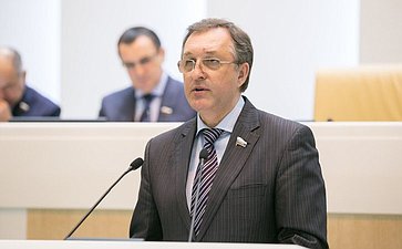 Петелин Евгений Владиленович, заместитель председателя Комитета Совета Федерации по экономической политике