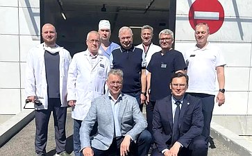 Анатолий Артамонов ознакомился с работой больницы и ходом строительства конгресс-центра «Россия» в городе-курорте