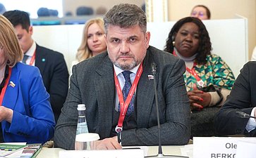 Александр Жуков