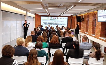 Дискуссия «Опыт создания патриотических проектов нового времени. Роль исторических субъектов в молодежной политике союзного государство сейчас». ХII Форум регионов России и Беларуси