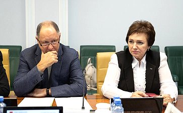 Виктор Абрамов и Елена Бибикова