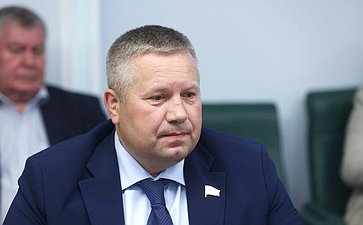 Денис Гусев