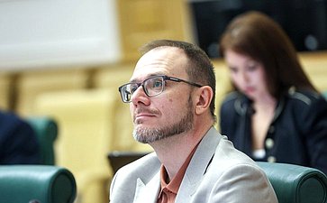 Круглый стол на тему «Интеллектуальная собственность в материальном выражении: мода, промышленный дизайн, архитектура»