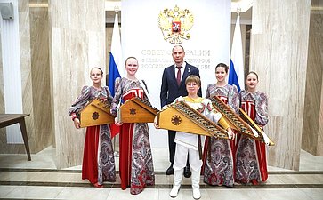 В Совете Федерации состоялось торжественное мероприятие с вручением подарков будущим первоклассникам