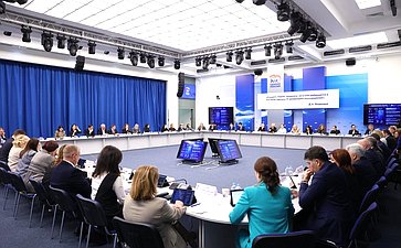 Заседание Комиссии Совета Федерации по развитию креативных (творческих) индустрий и народных художественных промыслов в РФ