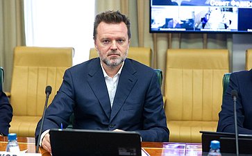 Круглый стол на тему «Проблемы эксплуатации жилищного фонда и объектов социальной инфраструктуры на вечномерзлых грунтах»
