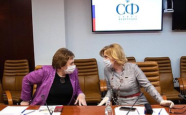Елена Бибикова и Инна Святенко