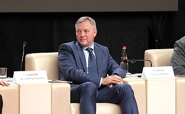 Пленарное заседание «Социально-экономические аспекты развития горных территорий». Принятие итоговой резолюции форума (Горный форум)