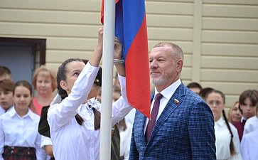 Сергей Горняков в городе Урюпинске принял участие в мероприятиях, посвященных Дню знаний