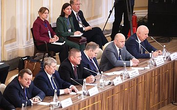 Встреча Председателя СФ Валентины Матвиенко и Председателя Совета Республики Национального собрания Республики Беларусь Натальи Кочановой с руководителями органов государственной власти субъектов Российской Федерации и регионов Республики Беларусь