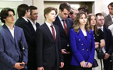 Открытие выставки «Новая реальность глазами юных строителей будущей России»