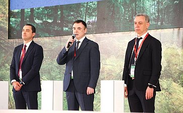 Церемония торжественного старта международного проекта «Трек года». XI Невский международный экологический конгресс