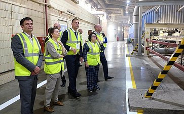 Сенаторы посетили деревоперерабатывающие предприятия в Кировской области