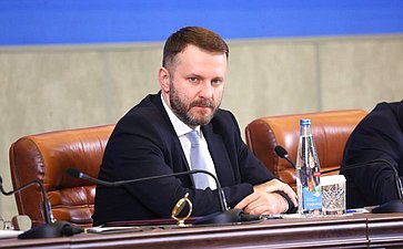 Пленарное заседание Х Парламентского форума «Историко-культурное наследие России»