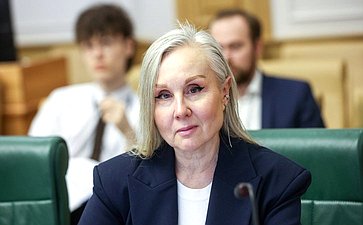 Круглый стол на тему «Интеллектуальная собственность в материальном выражении: мода, промышленный дизайн, архитектура»
