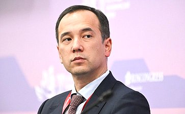 Сессия «Национальная модель: улучшение делового климата России и инвестиционное развитие регионов Дальнего Востока». X Восточный экономический форум