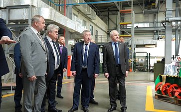 В рамках выездного заседания Комитета СФ по обороне и безопасности сенаторы посетили ряд социально значимых предприятий Свердловской области