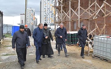 Сергей Лукин проинспектировал строительство храма в Воронеже