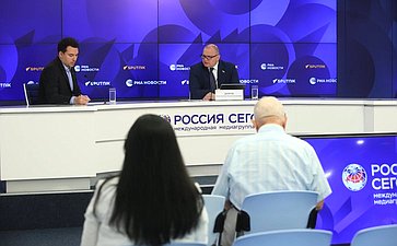 Пресс-конференция заместителя председателя Комитета СФ по экономической политике Константина Долгова