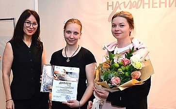 Елена Дягилева поздравила организаторов и участников юбилейного фестиваля молодых дизайнеров «НаМОДнение» в Мурманской области