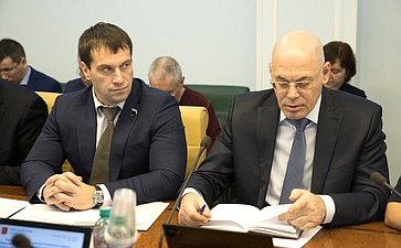 Э. Исаков и В. Круклый