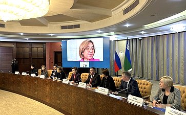 Александр Новьюхов приветствовал участников встречи Российского экспортного центра и женщин — региональных лидеров Югры