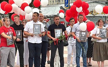 Айрат Гибатдинов почтил память детей — жертв войны в Донбассе