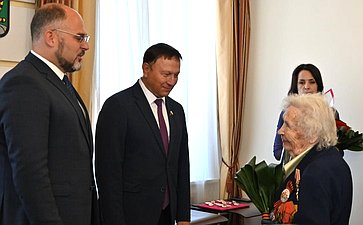 Александр Ролик совместно с главой Владивостока Константином Шестаковым провел встречу с проживающими в столице Приморья ветеранами — участниками боев с милитаристской Японией в августе-сентябре 1945 года