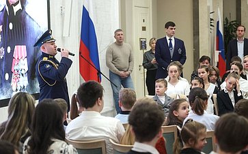 В Совете Федерации состоялась встреча московских школьников с Героями России, сенаторами Российской Федерации — участниками боевых действий