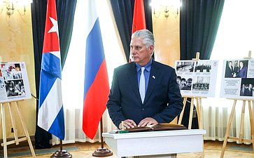 Председатель Совета Федерации Валентина Матвиенко, Президент Кубы Мигель Марио Диас-Канель и Председатель Московской городской Думы Алексей Шапошников открыли фотовыставку, посвящённую 65-летию восстановления российско-кубинских дипломатических отношений