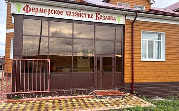 Айрат Гибатдинов в преддверии Дня работника сельского хозяйства и перерабатывающей промышленности посетил ряд агропромышленных предприятий Ульяновской области