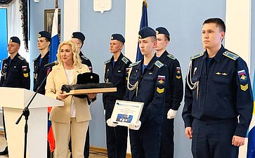 Светлана Кириллова приняла участие в торжественном выпуске воспитанников Клуба летчиков, десантников и космонавтов в Костроме