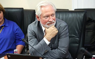 Рабочее совещание Совета по вопросам развития Сибири при Председателе Совета Федерации на тему «Действующие механизмы социального инвестирования в России: проблемы и пути их решения»