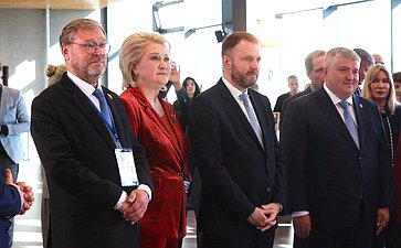 Валентина Матвиенко посетила Софийский собор и осмотрела выставку брендов «Новгородский торг»