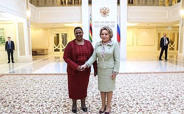 Встреча Председателя Совета Федерации Валентины Матвиенко с Председателем Сената Республики Зимбабве Мейбл Чиномоной