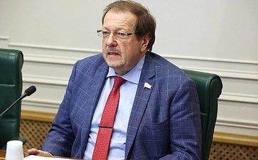 Александр Русаков