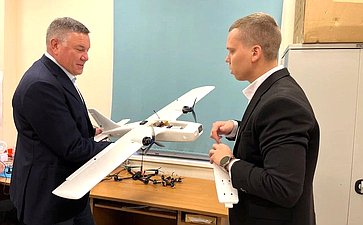 Олег Кувшинников посетил вологодскую компанию, производящую беспилотники для нужд лесного хозяйства