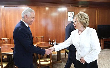 Валентина Матвиенко провела встречу с губернатором Саратовской области Романом Бусаргиным