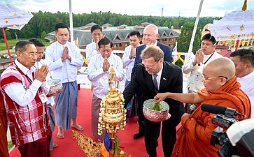 Заместитель Председателя Совета Федерации Константин Косачев принял участие в торжественной церемонии открытия Культурного центра Мьянмы в парке-музее «ЭТНОМИР»