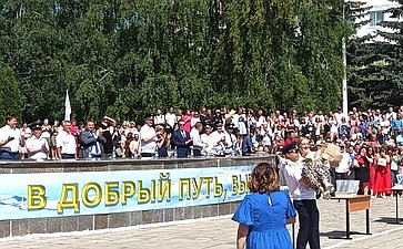 Сергей Рябухин принял участие в торжественной церемонии, посвященной вручению дипломов о высшем образовании выпускникам 2023 года Ульяновского института гражданской авиации имени Главного маршала авиации Б.П. Бугаева