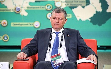 Александр Наролин
