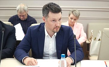 Совещание Комитета СФ по бюджету и финансовым рынкам «Трансформация трудовых отношений в условиях цифровизации: преодоление теневой занятости и восстановление социально-трудовых гарантий и фискальной устойчивости бюджетной системы РФ»