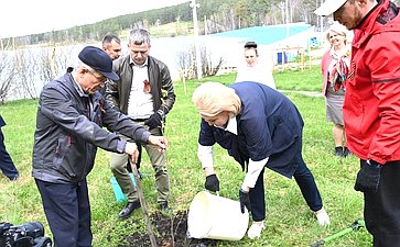 Лилия Гумерова в преддверии празднования 80-летия Великой Победы приняла участие в мероприятиях в Учалинском районе