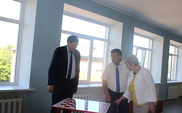 Александр Савин посетил общеобразовательную школу в с. Трубино после завершения в ней капитального ремонта