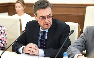 Заседание рабочей группы по рассмотрению проекта ФЗ № 872405–8 «О внесении изменений в статью 10 ФЗ «Об основах государственного регулирования торговой деятельности в Российской Федерации»