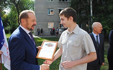 Сергей Белоусов поздравил студентов и преподавателей Алтайского архитектурно-строительного колледжа с Днём знаний