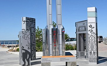 Александр Ролик во время региональной недели провел выездное совещание с главой Владивостока Константином Шестаковым на объектах благоустройства и спорта, построенных в этом году в столице Приморского края