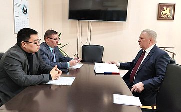 Вячеслав Наговицын в ходе работы в регионе провел совещание с министром образования Республики Валерием Поздняковым