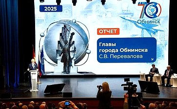 Александр Савин в ходе работы в регионе заслушал отчет главы Обнинска Стефана Перевалова