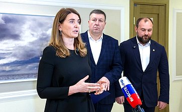 Открытие в Совете Федерации выставки индустриальных пейзажей, посвященной Дню машиностроителя